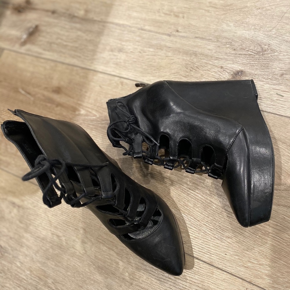 BCBG wedges - Picture 2 of 5